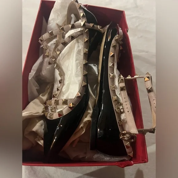 Valentino Shoes in size 39 - Picture 1 of 3